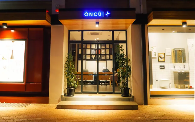 Öncü Banyo Mutfak showroom girişi, Kaş